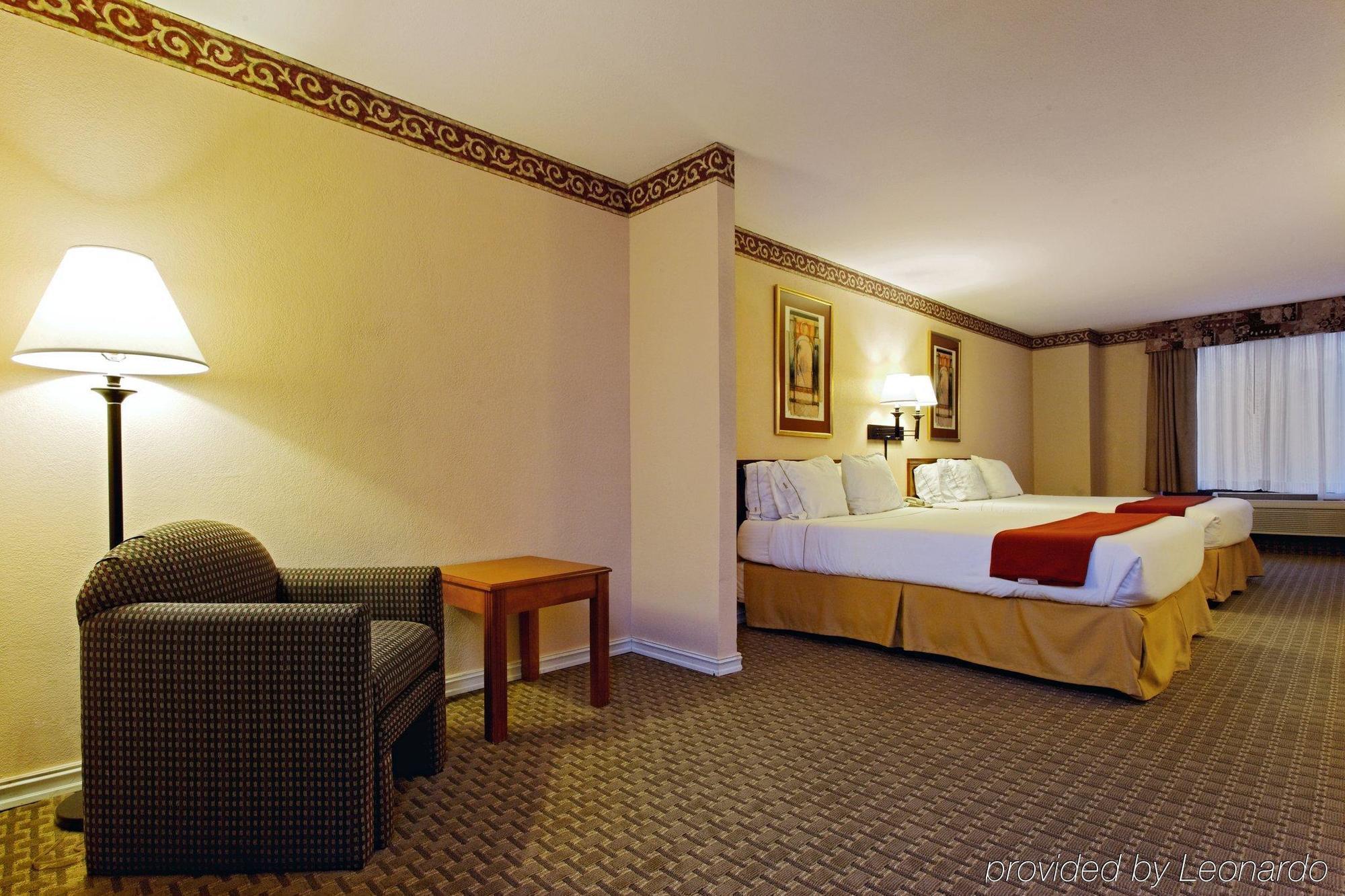 Holiday Inn Express North Tyler Ngoại thất bức ảnh